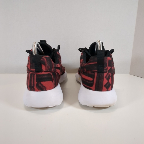 Nike women's Roshe One Print, red and black shoes, size 7.5 - Picture 5 of 11